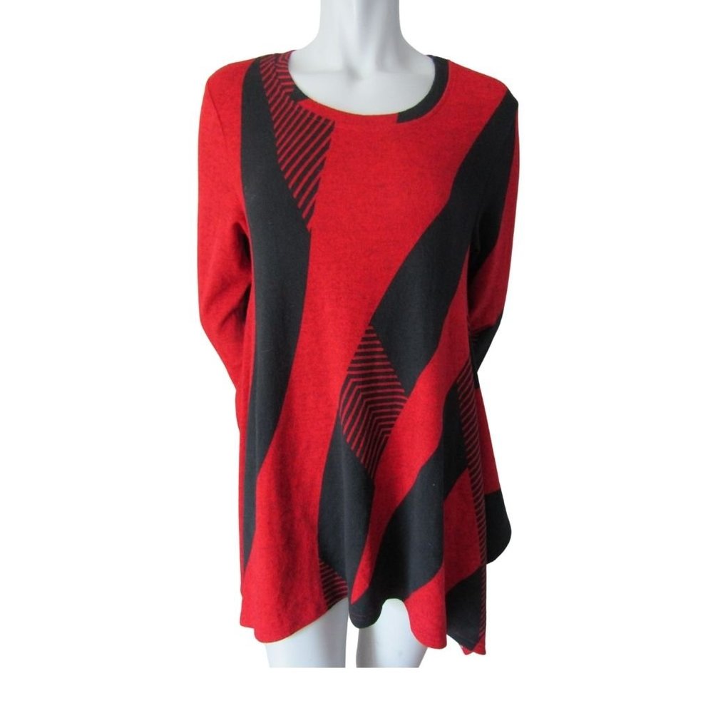 😊 3/$40 Orange Red and Black Sharkbite Tunic Medium